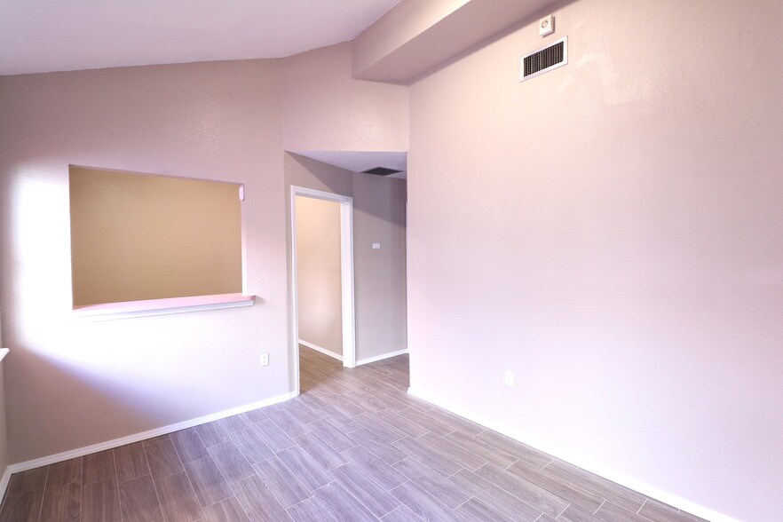 More Photos Of 2000 E Lohman Ave, Las Cruces Office For Lease