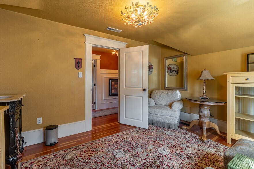 More Photos Of 16408 SE Mill Plain Blvd, Vancouver Office For Sale