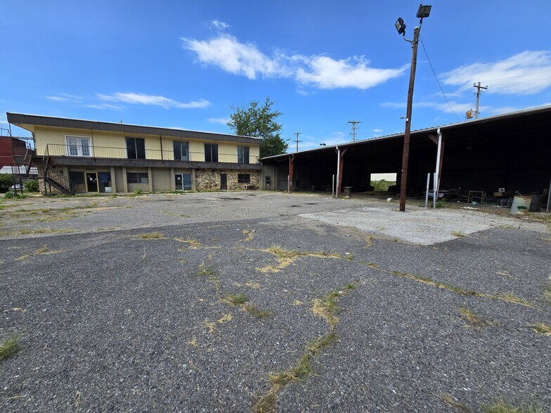 More Photos Of 2240 Deadrick Ave, Memphis Office For Sale