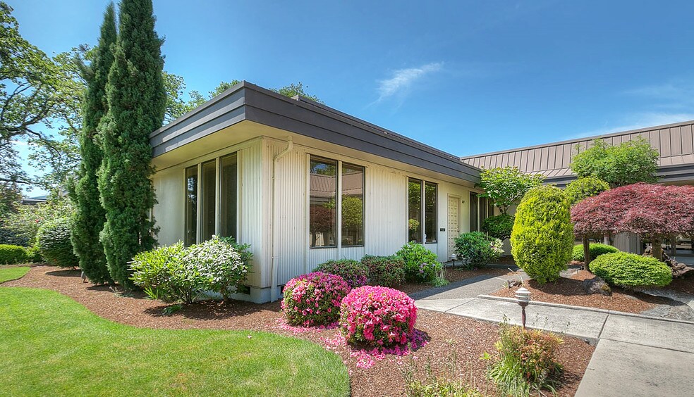 More Photos Of 1431-1449 Liberty St, Salem Office For Lease