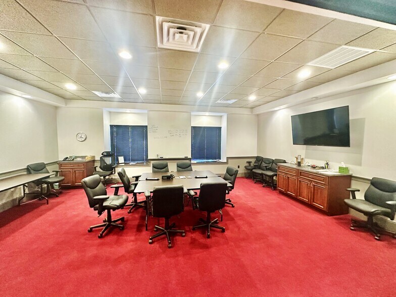 More Photos Of 444 W Center St, Kingsport Flex For Sale