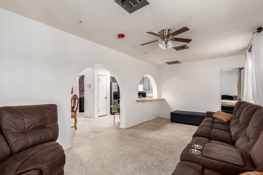 More Photos Of 10227 N 56th Dr, Glendale Assisted Living For Sale