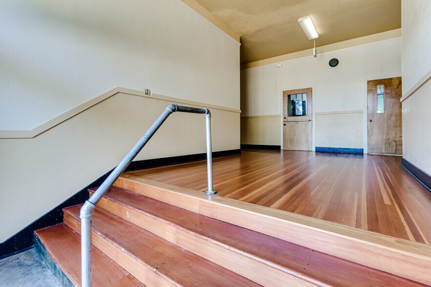 More Photos Of 80304 Old Lorane Hwy, Eugene Lodge Meeting Hall For Sale