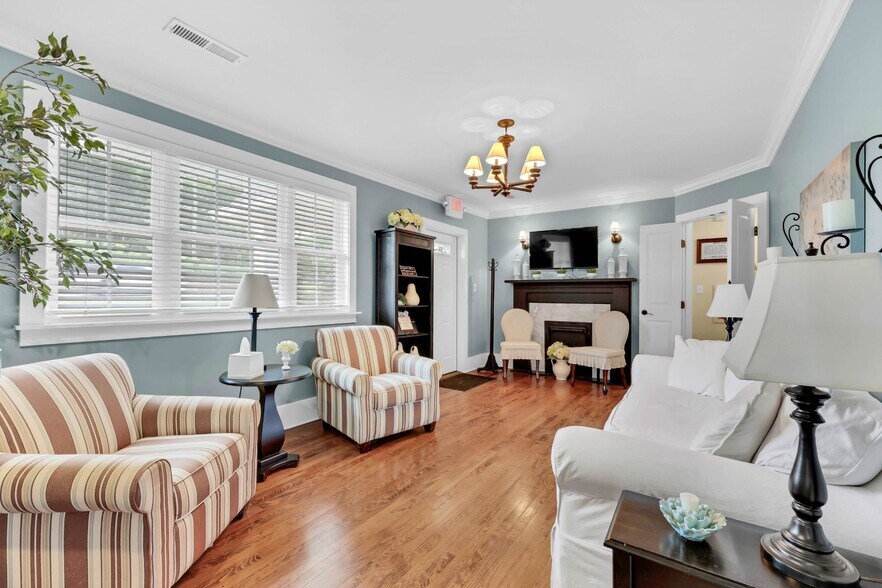 More Photos Of 451 Rossview Rd, Clarksville Office For Sale