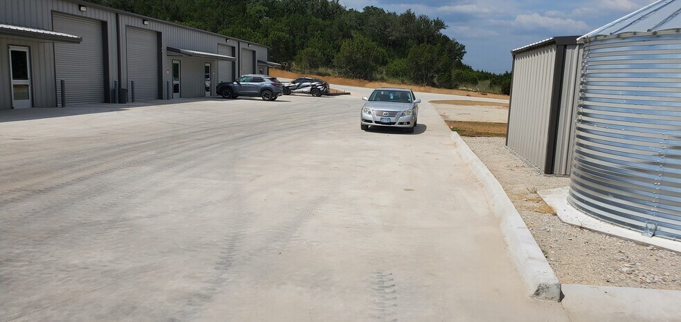 More Photos Of 10401 E Hwy 71, Spicewood Warehouse For Lease