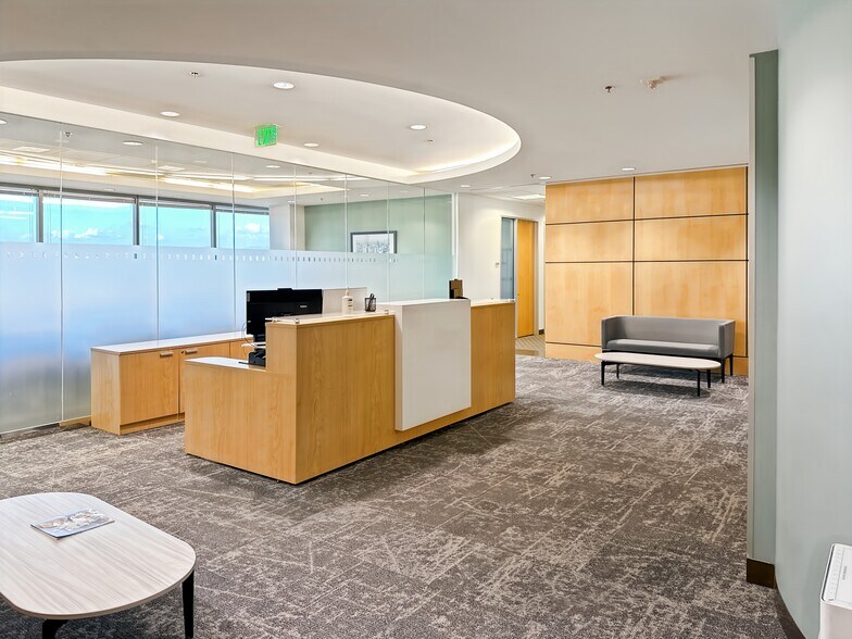 More Photos Of 6303 Owensmouth Ave, Woodland Hills Coworking Space