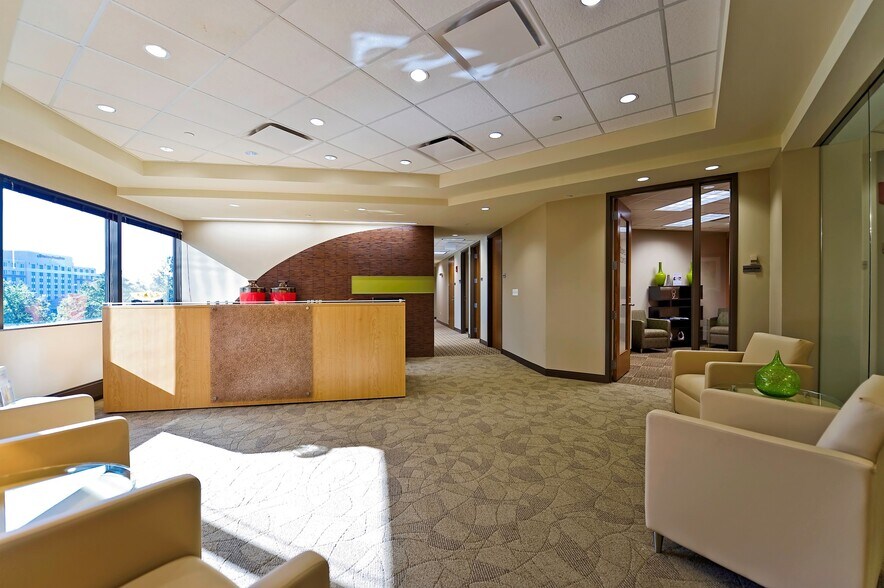 More Photos Of 5202 Old Orchard Rd, Skokie Unknown For Lease