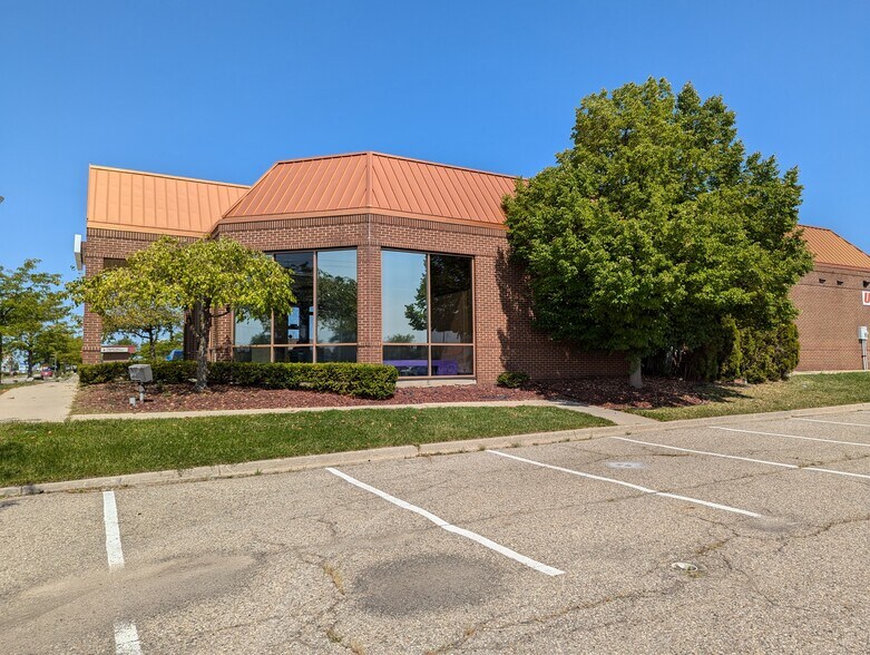 More Photos Of 2095 S Linden Rd, Flint Freestanding For Sale