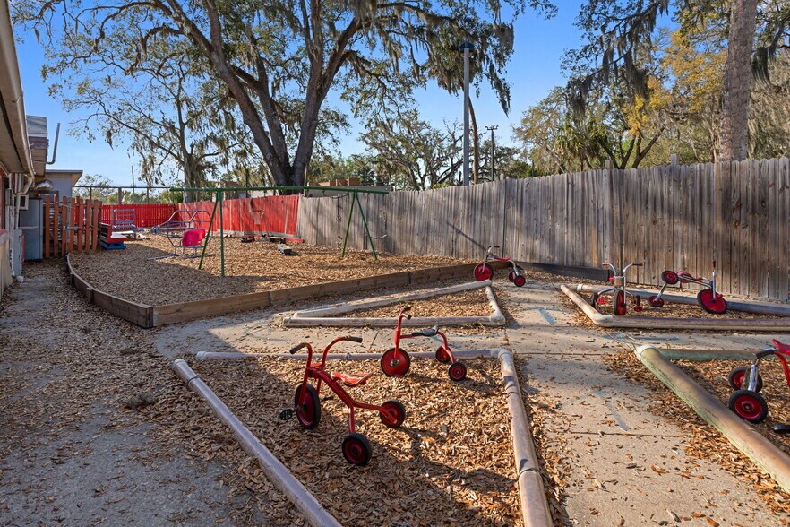 More Photos Of 639 NE 1st St, Crystal River Daycare Center For Sale