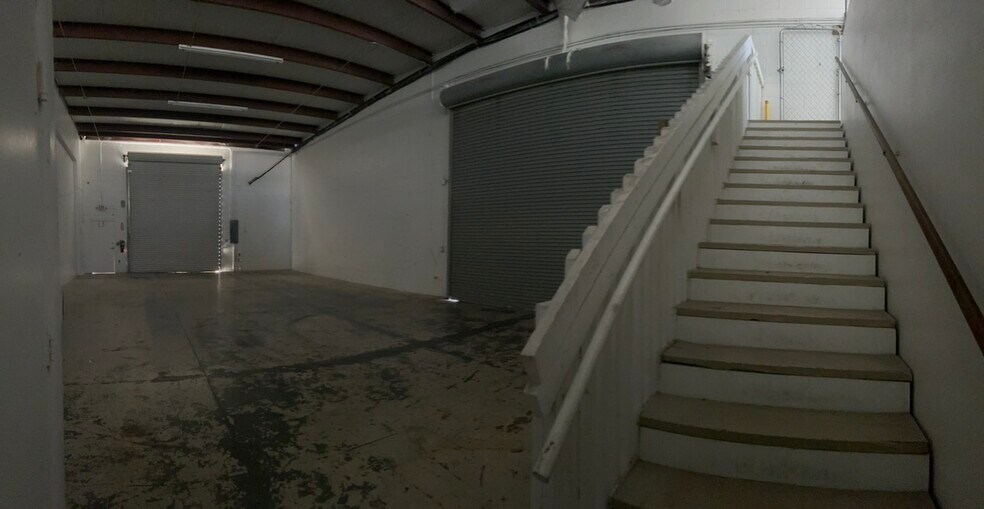 More Photos Of 4530 Arnold Ave, Naples Light Manufacturing For Lease