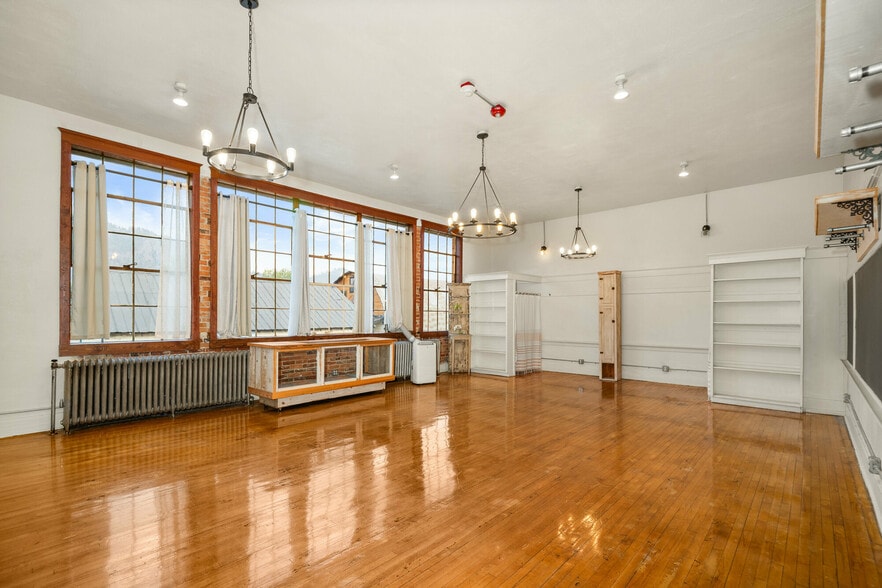 More Photos Of 508 E Main Ave, Chewelah Office For Sale