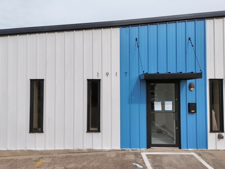 More Photos Of 1917 W Bowie St, Fort Worth Loft Creative Space For Lease