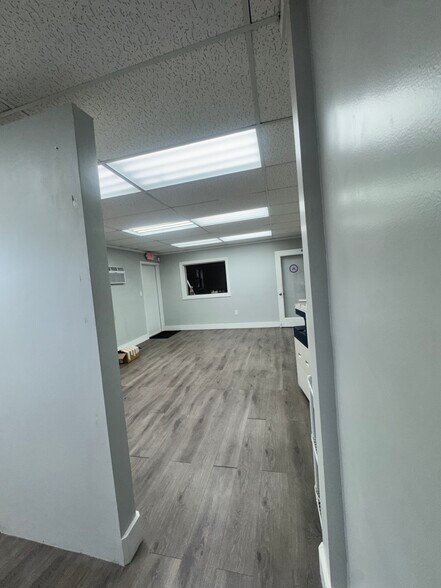 More Photos Of 2376-2380 NW 21st Ter, Miami Warehouse For Lease