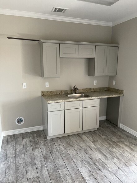 More Photos Of 2743 Smith Ranch Rd, Pearland Medical For Lease