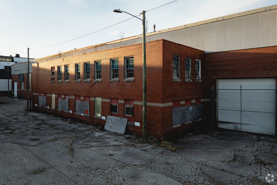 More Photos Of 2411 Albion St, Toledo Warehouse For Sale