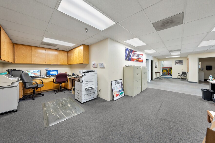 More Photos Of 715 NW Dimmick St, Grants Pass Office For Sale