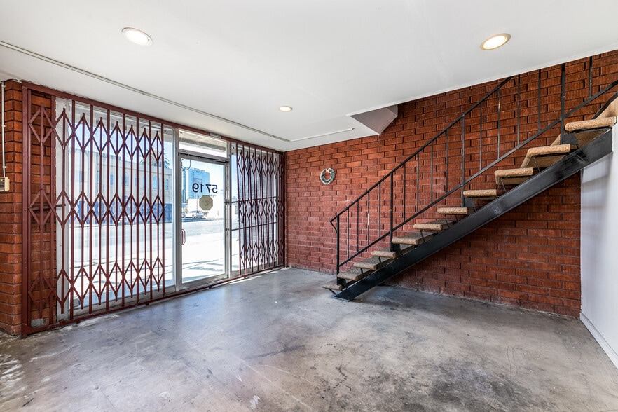 More Photos Of 5719 W Adams Blvd, Los Angeles Warehouse For Lease