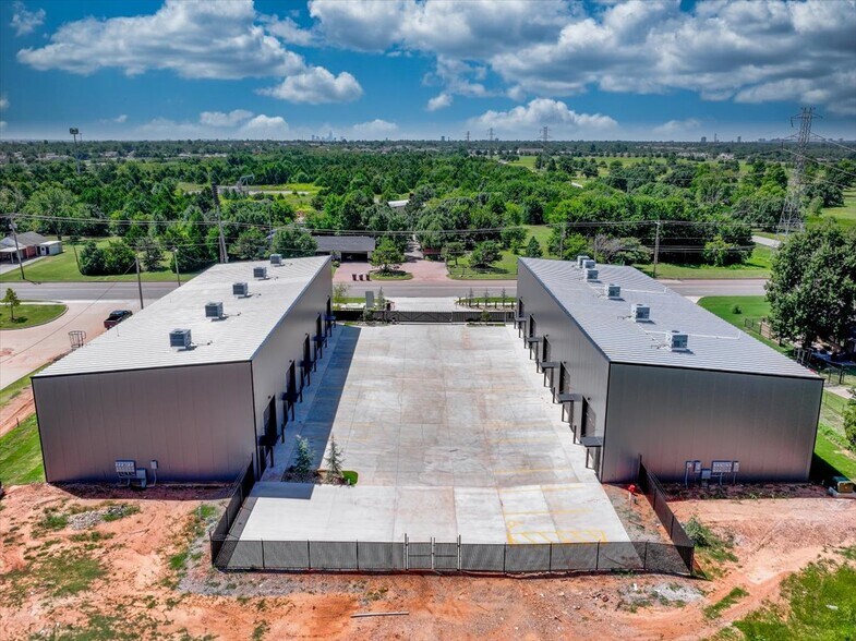 More Photos Of 1229 NW 122nd St, Oklahoma City Light Manufacturing For Lease
