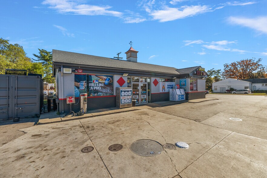 More Photos Of 186 N Gratiot Ave, Mount Clemens Service Station For Sale