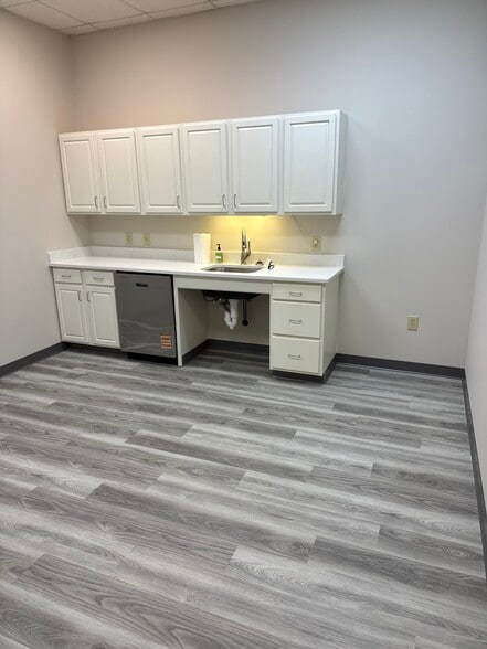 More Photos Of 716-101 Gallimore Dairy, High Point Research And Development For Lease