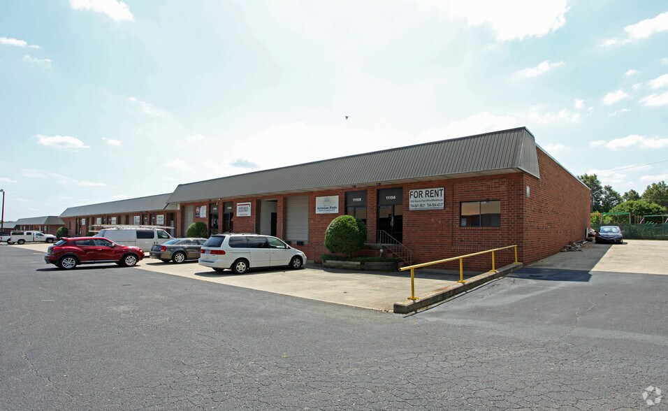 More Photos Of 11156-11174 Downs Rd, Pineville Light Distribution For Lease