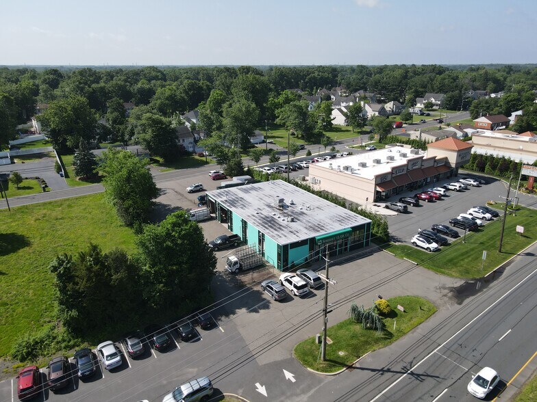 More Photos Of 2086 US Highway 130, North Brunswick Showroom For Lease