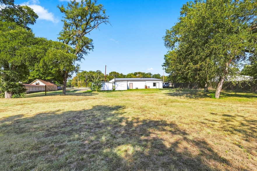 More Photos Of 3508 Shawnee Trl, Fort Worth General Retail For Sale