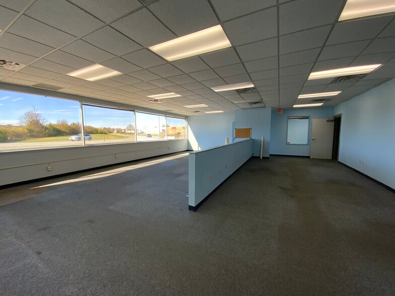 More Photos Of 3821 Industrial Blvd, Indianapolis Light Distribution For Sale