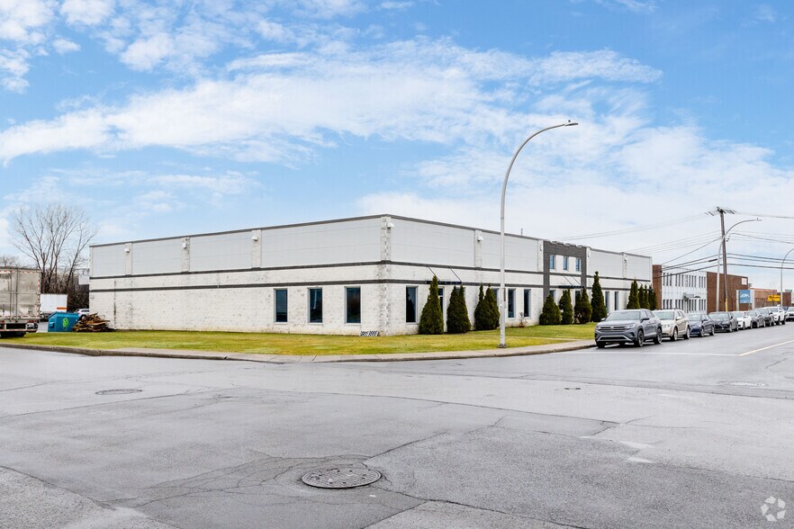 More Photos Of 310-330 Rue Mccaffrey, Montréal Warehouse For Lease