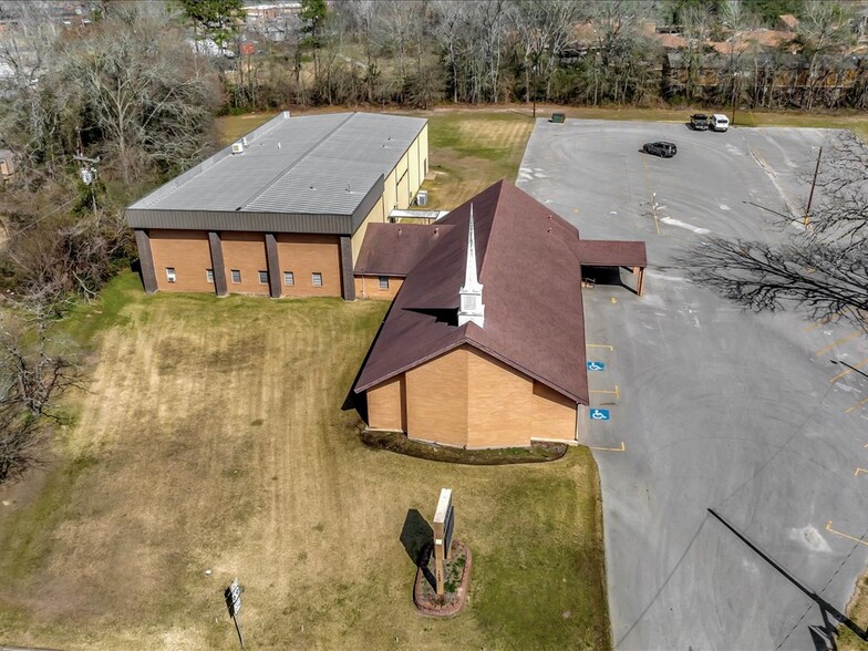 Primary Photo Of 1405 S Chestnut St, Lufkin Religious Facility For Sale