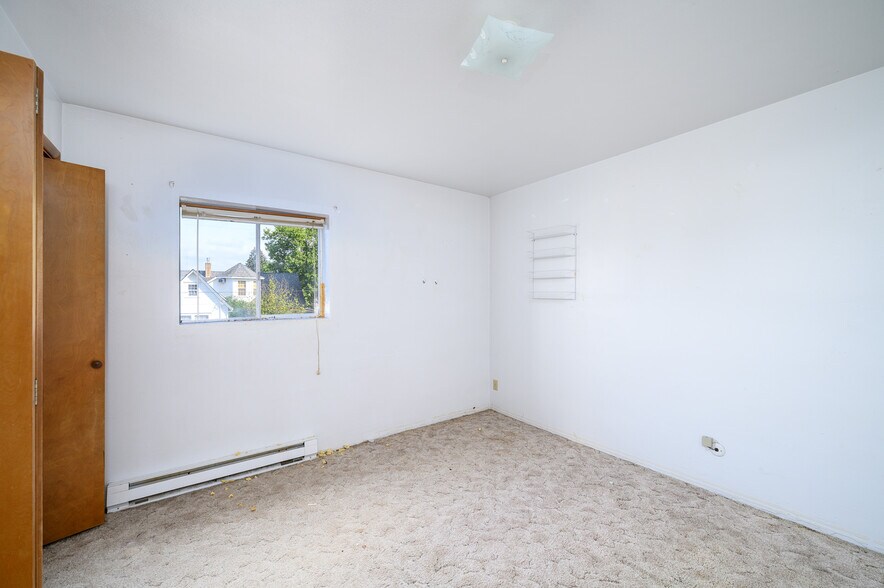 More Photos Of 229 E Monroe St, Carlton Apartments For Sale