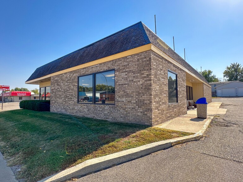 Primary Photo Of 516 E Bridge St, Redwood Falls Fast Food For Sale