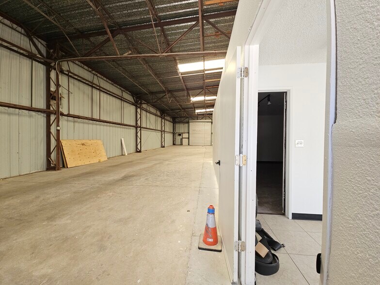 More Photos Of 3829 Rising Sun Rd, Bullhead City Distribution For Lease