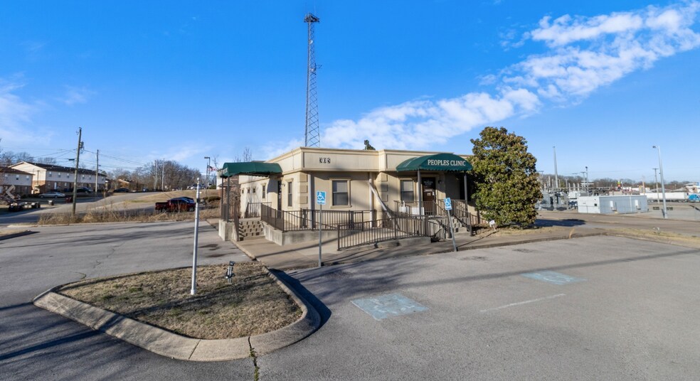 More Photos Of 305 Dover Rd, Clarksville Medical For Lease