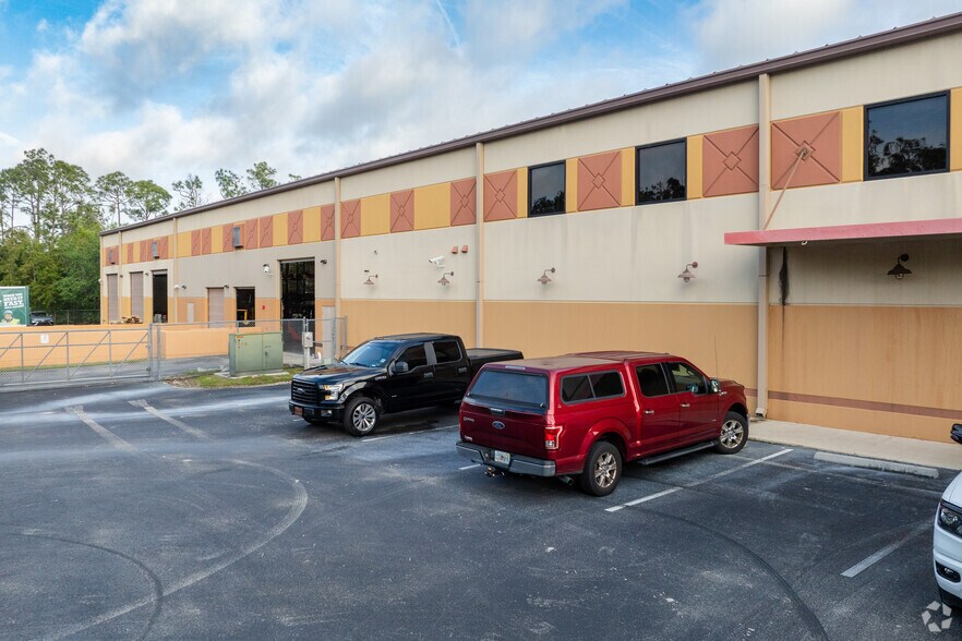 More Photos Of 12290 Crystal Commerce Loop, Fort Myers Distribution For Lease