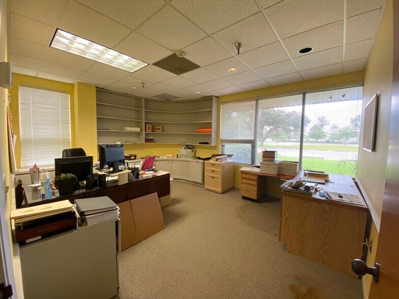 More Photos Of 4514 19th Street Ct E, Bradenton Manufacturing For Sale