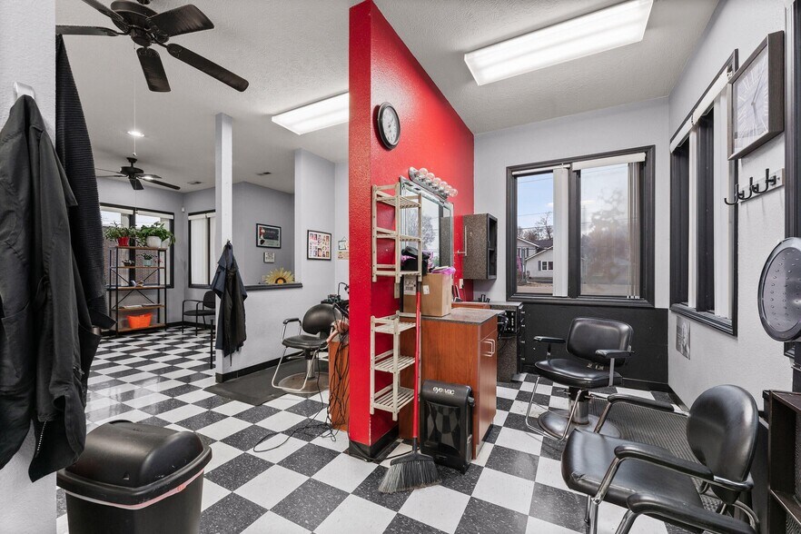 More Photos Of 208 N Main St, Nixa Freestanding For Sale