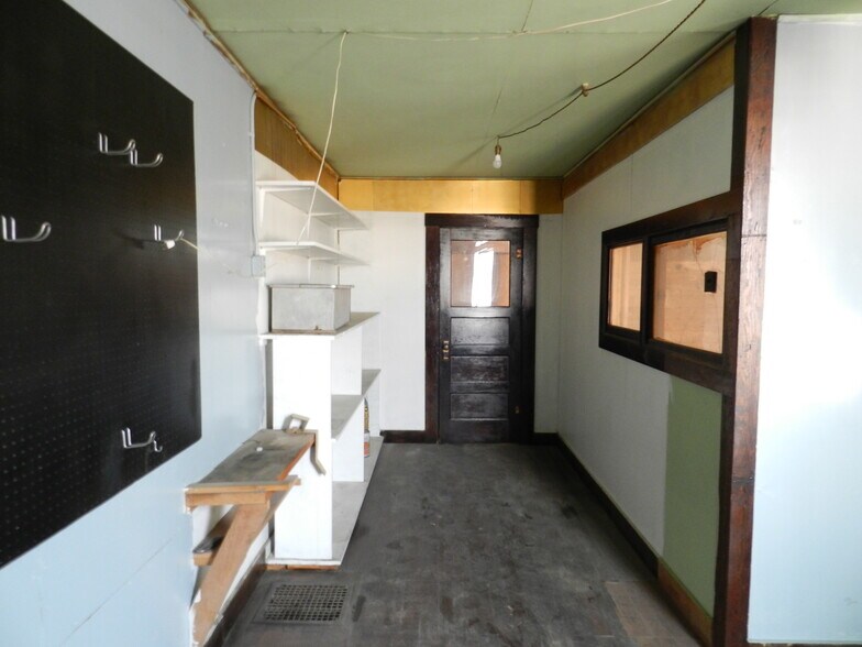 More Photos Of 104 Challis St, Salmon Warehouse For Sale