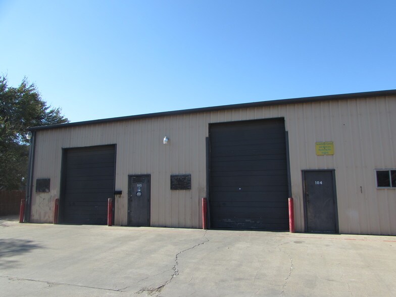 Primary Photo Of 410-412 Elwood Rd, Irving Warehouse For Lease