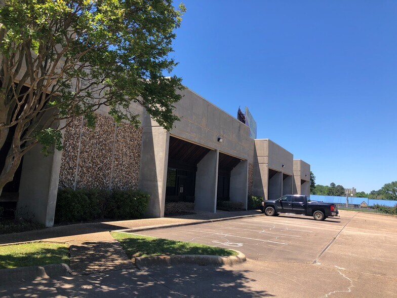 More Photos Of 5100 Interstate Cir, Shreveport Warehouse For Lease