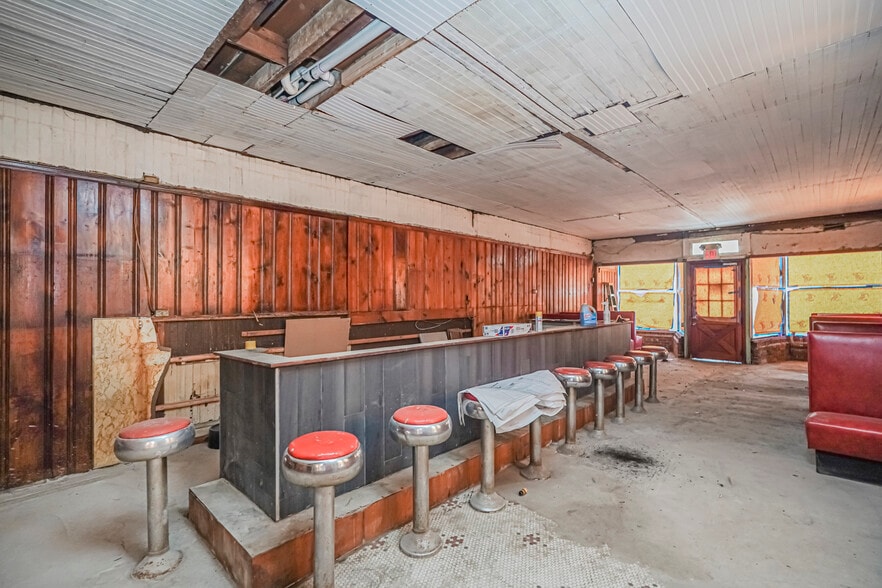 More Photos Of 135 Main St, Matawan Storefront Retail Residential For Lease