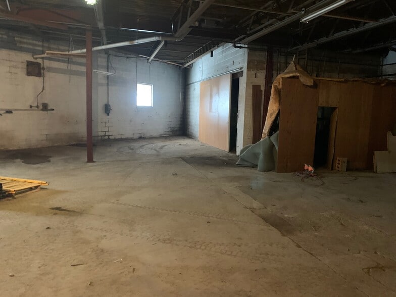 More Photos Of 2711 S M 52, Owosso Warehouse For Lease