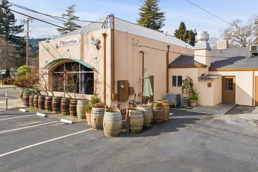 More Photos Of 504 N Cloverdale Blvd, Cloverdale General Retail For Sale