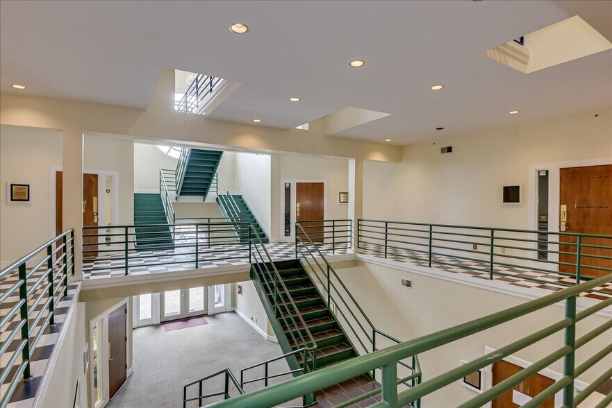 More Photos Of 6000 Woodside Executive Ct, Aiken Medical For Lease