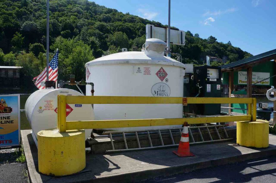 More Photos Of 7 Main St, Whitehall Marina For Sale