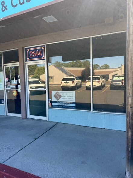 More Photos Of 2540-2570 N 4th St, Flagstaff Department Store For Lease
