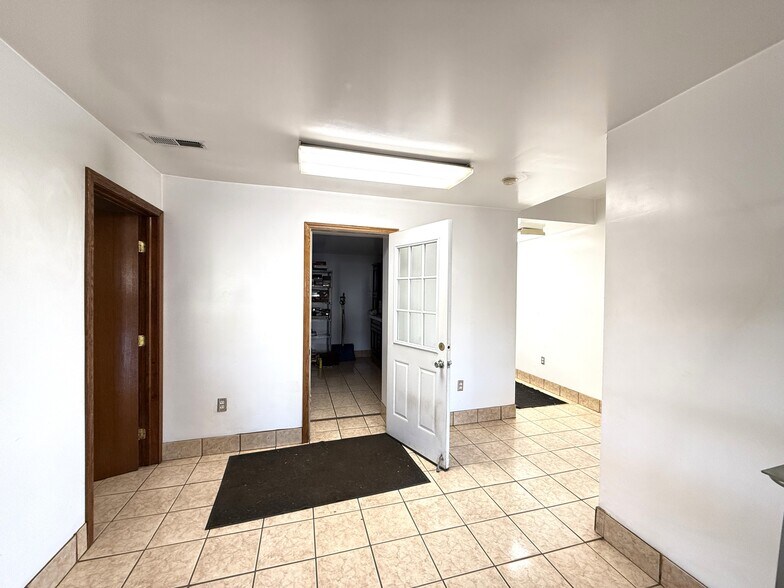 More Photos Of 31 US Route 11, Central Square Auto Dealership For Lease
