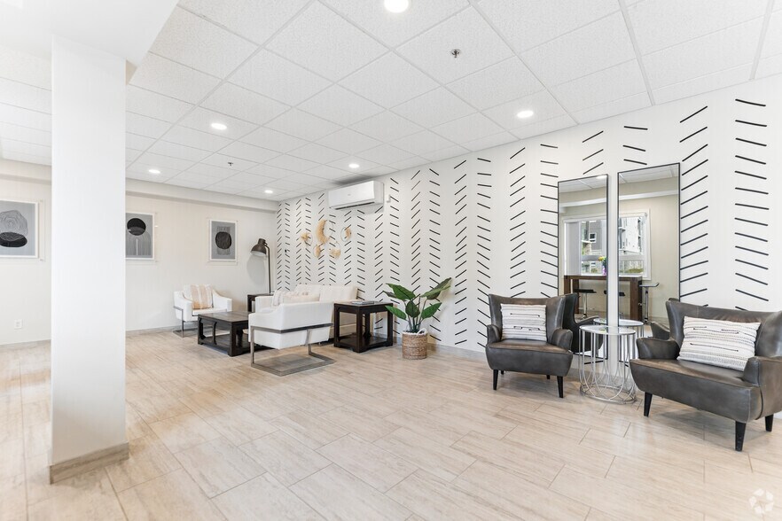 More Photos Of 550 Park Av W, Chatham Apartments For Sale