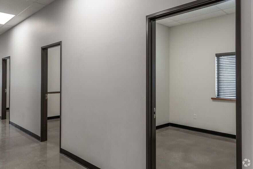 More Photos Of 3124 Blossom Dr NE, Salem Warehouse For Lease