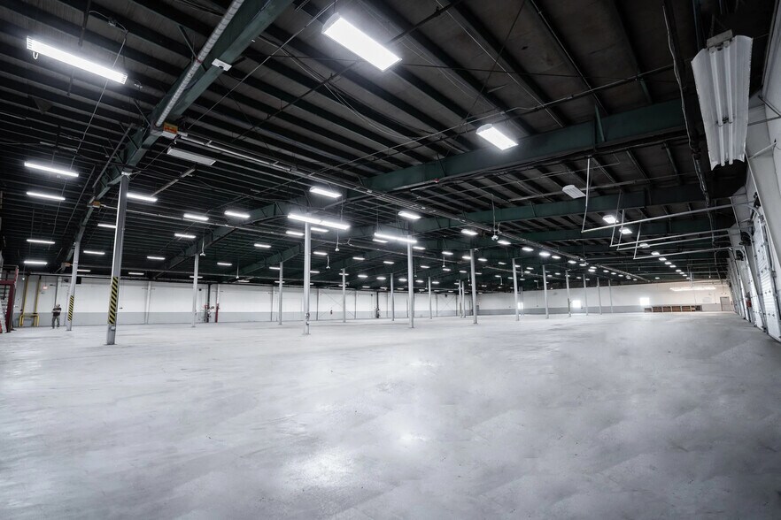 More Photos Of 80 Holton St, Woburn Service For Lease